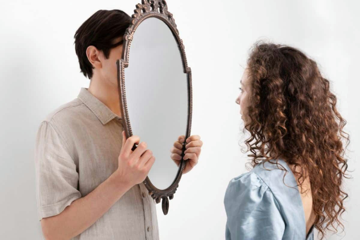 Welche Farben bevorzugen Menschen mit geringem Selbstwertgefühl und welchen Einfluss haben sie auf die Psyche?